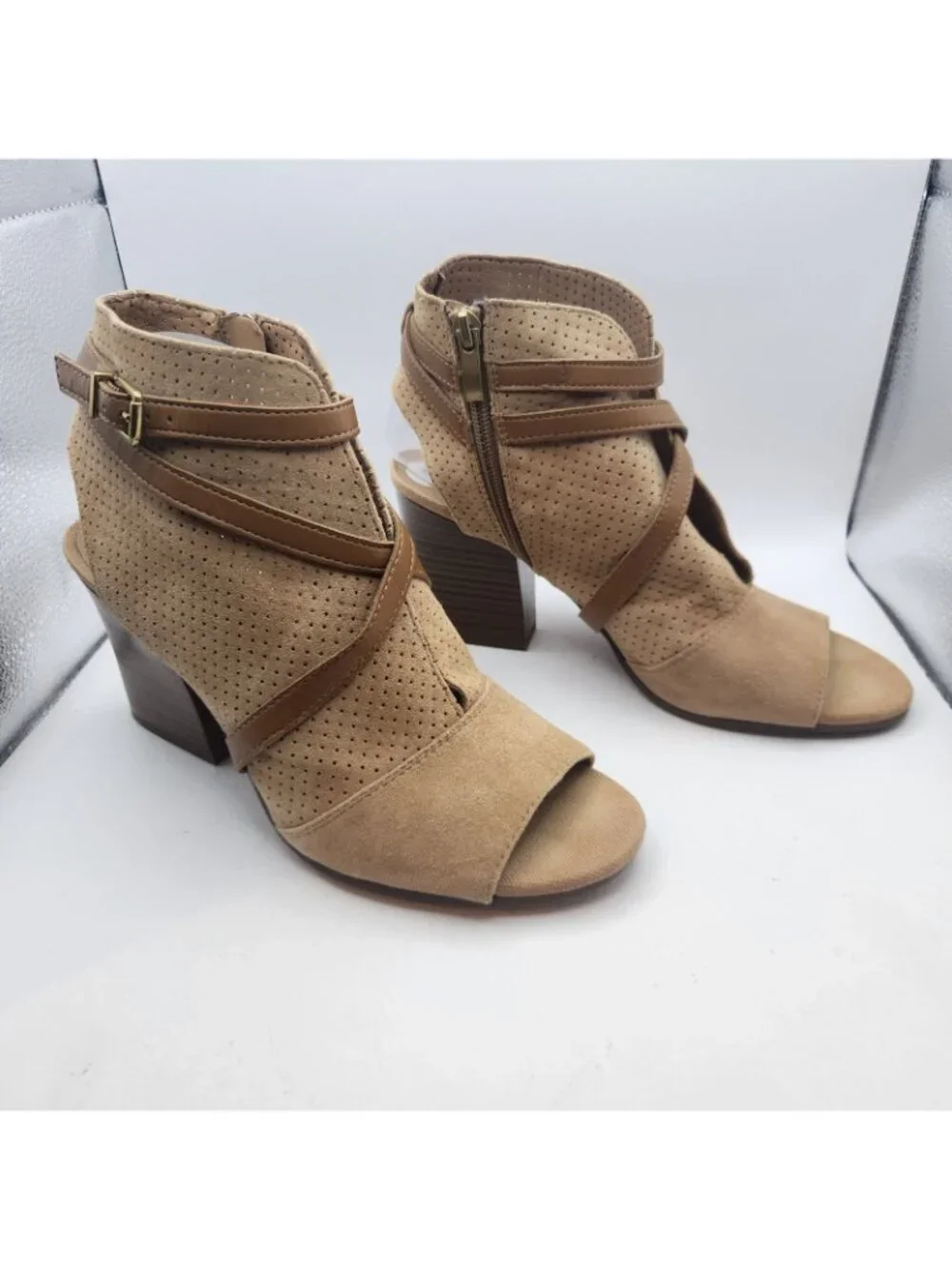 Franco Sarto Brown Leather Upper Peep Toe Strappy Buckle Cuban Heel Siz 9 M USED